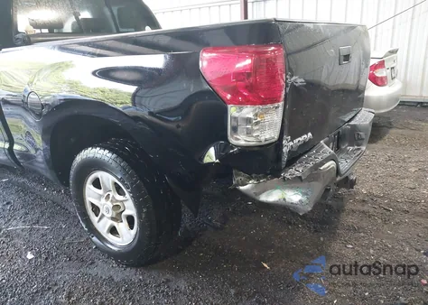 2010 Toyota Tundra Grade 4.6L V8 z USA, uszkodzony, nr VIN 5TFRM5F13AX019918
